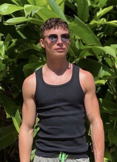 Masseur boy - Alternate Photo