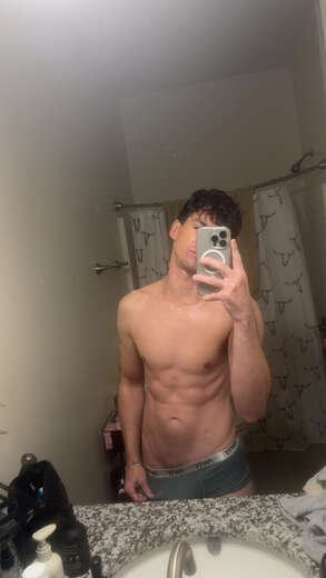 athletic built, pretty open for new things - Bi Male Escort in Nashville - Main Photo