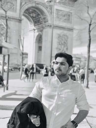 I am waiting 😘 - Male Escort in Paris - Main Photo