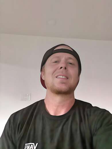Fun fit blue eyed bi bottom - Alternate Photo