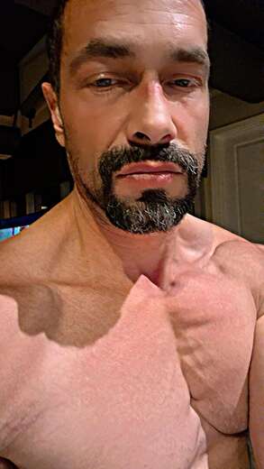 Gymbro that likes to flex - Alternate Photo