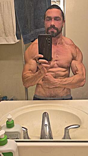 Gymbro that likes to flex - Alternate Photo