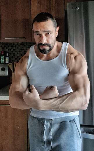 Gymbro that likes to flex - Alternate Photo