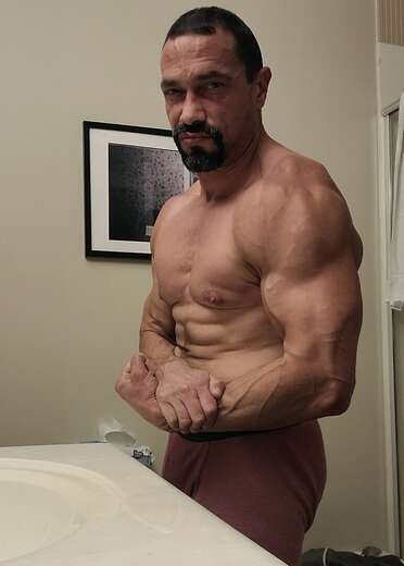 Gymbro that likes to flex - Alternate Photo