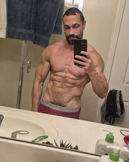 Gymbro that likes to flex - Alternate Photo