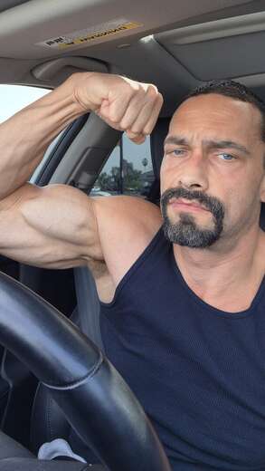 Gymbro that likes to flex - Alternate Photo