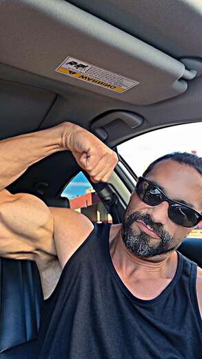 Gymbro that likes to flex - Alternate Photo