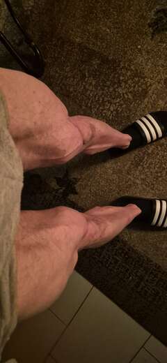 Gymbro that likes to flex - Alternate Photo