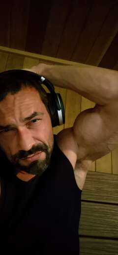 Gymbro that likes to flex - Alternate Photo