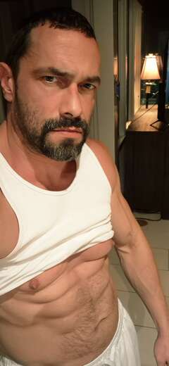 Gymbro that likes to flex - Alternate Photo