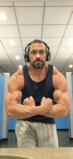 Gymbro that likes to flex - Alternate Photo
