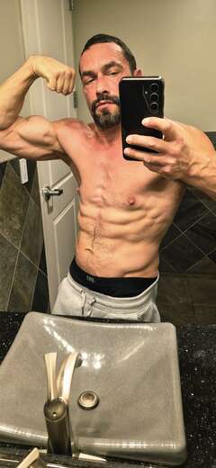 Gymbro that likes to flex - Male Escort in Phoenix - Main Photo