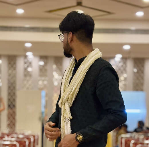 A Tall Guy for Women Seeking Discretion - Straight Male Escort in Pune - Main Photo