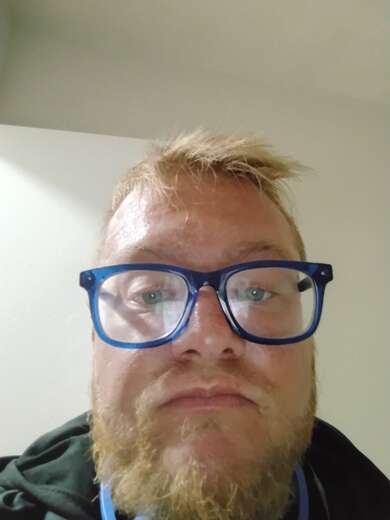 Blonde, muscular, blue eyes, 5'10 - Alternate Photo