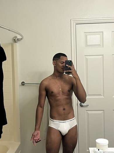 latin shy kind talkative - Gay Male Escort in Salt Lake City - Main Photo