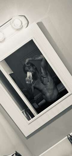 Serious discreet and respect - Alternate Photo