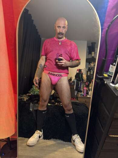 Discreet, reliable, charming professional - Alternate Photo