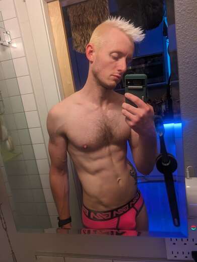 I've got tricks up my sleeve - Gay Male Escort in Seattle - Main Photo