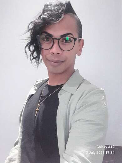 Bottom gay guy - Alternate Photo