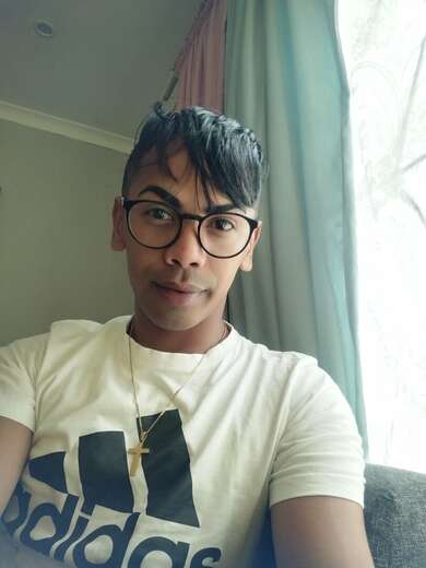 Bottom gay guy - Alternate Photo