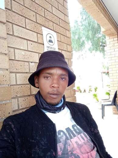 Hi am bongani looking forward to have you - Alternate Photo