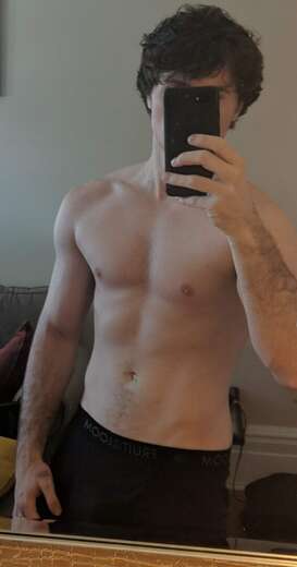 Athletic academic, looking for chill buds - Male Escort in Toronto - Main Photo