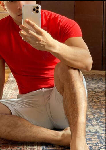 Discretion, fun, intimate - Alternate Photo