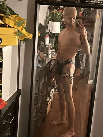 Luke - Twink Next Door - Non-Binary Escort in Ventura - Main Photo