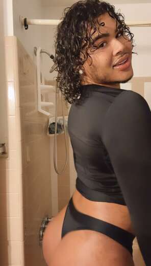 Big booty boy - Alternate Photo
