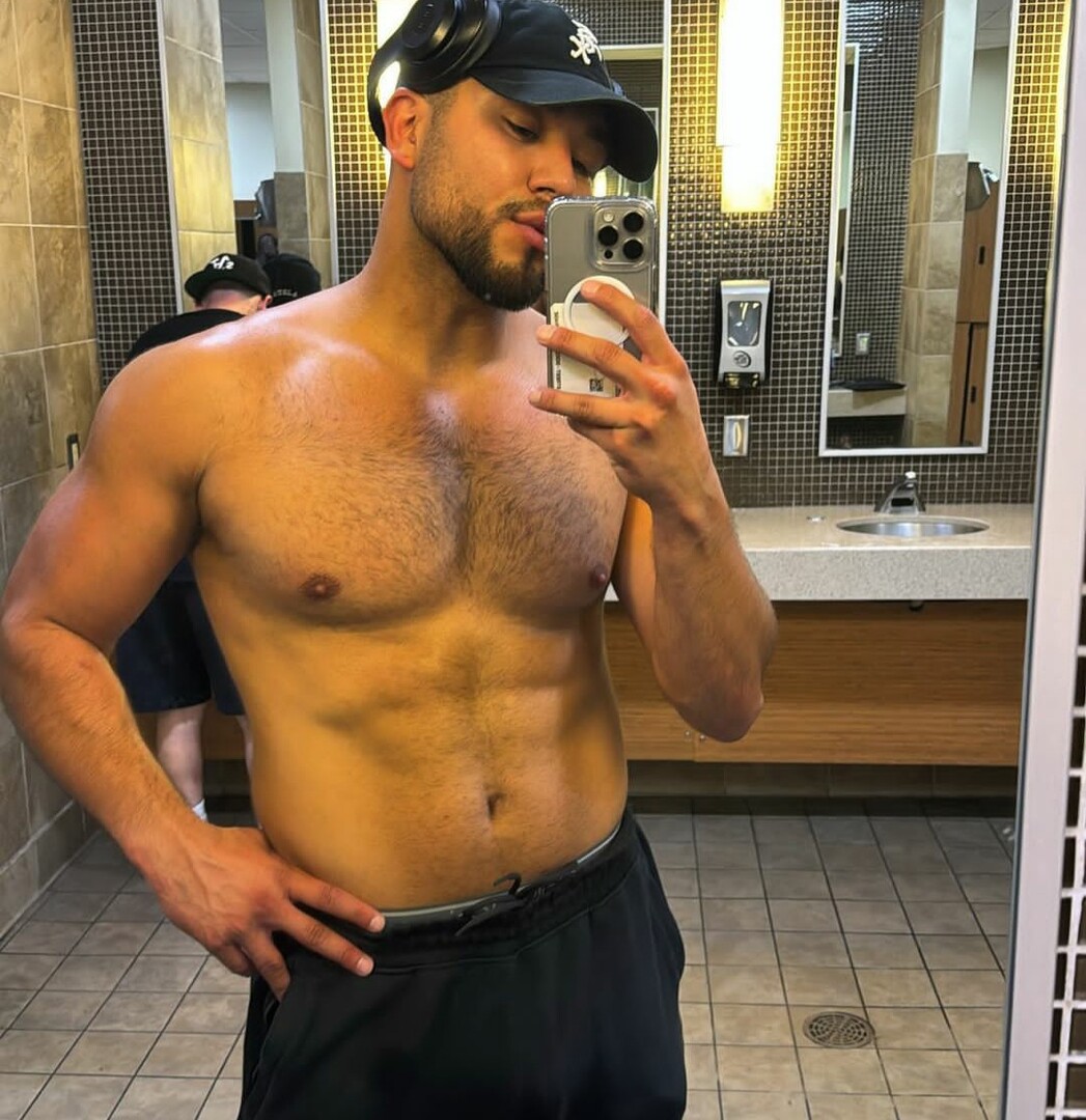 Here to give you pleasure | Gay Male Escort in Boston | MintBoys