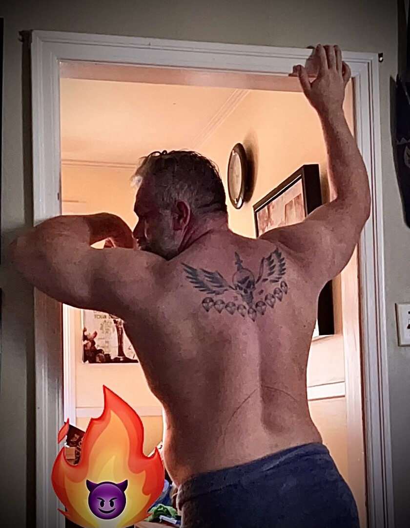 Big Bear for companionship 🐻 | Straight Male Escort in Calgary / Edmonton  | MintBoys