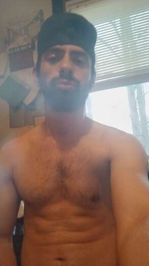 I am a laid back, chill kind of guy also h - Alternate Photo