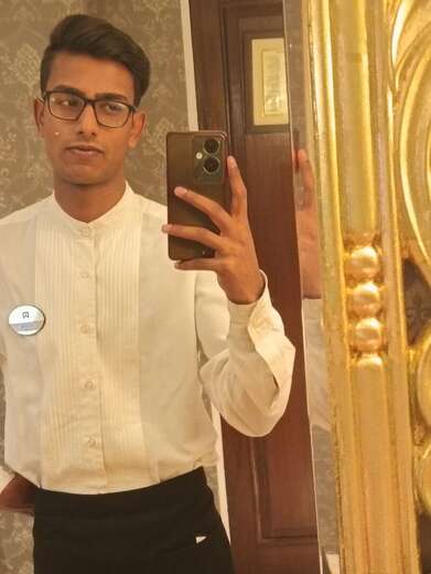 Slim,fit and a little bit good looking - Alternate Photo