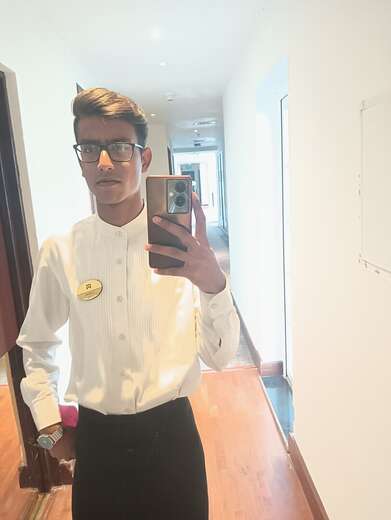 Slim,fit and a little bit good looking - Alternate Photo