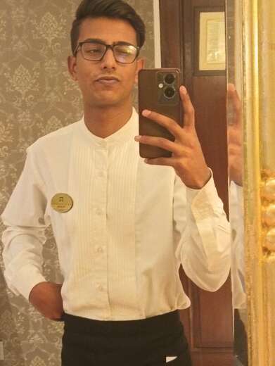 Slim,fit and a little bit good looking - Alternate Photo