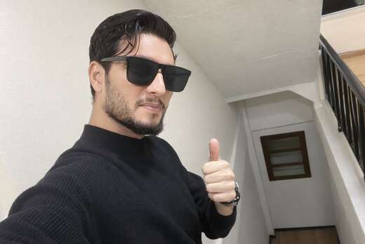 Can heal stress politely man with soulful - Alternate Photo