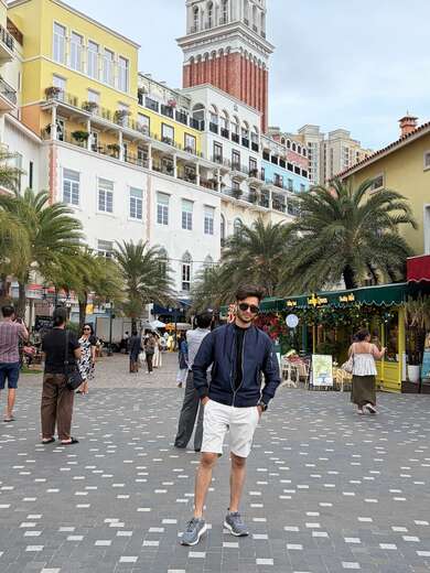 Can heal stress politely man with soulful - Alternate Photo