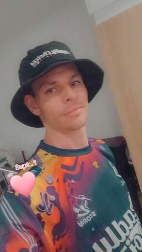 33yr old male for female - Alternate Photo