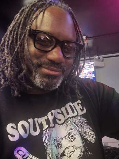 I’m tall with dreads - Alternate Photo