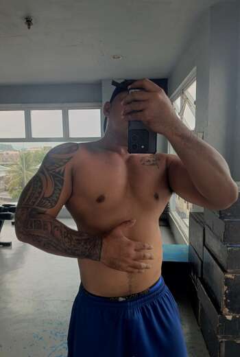 Moreno Muscle Guy here 💪🏽 - Alternate Photo