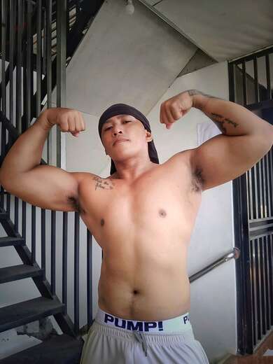 Moreno Muscle Guy here 💪🏽 - Alternate Photo