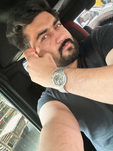 Myself Kartik I am very hygienic and Smart - Alternate Photo