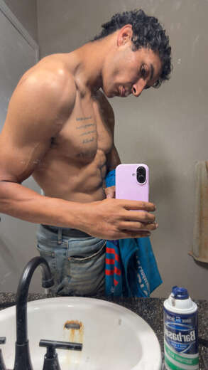 Hey my names oli new to kck/kcmo - Straight Male Escort in Lawrence, KS - Main Photo