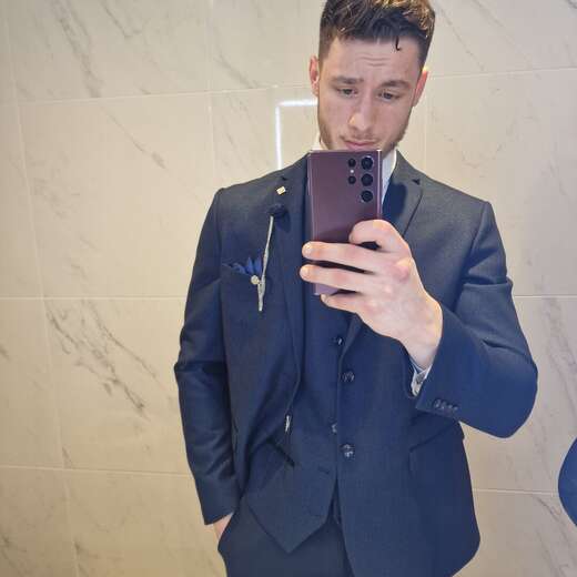 23 years old fitness model back in london - Alternate Photo