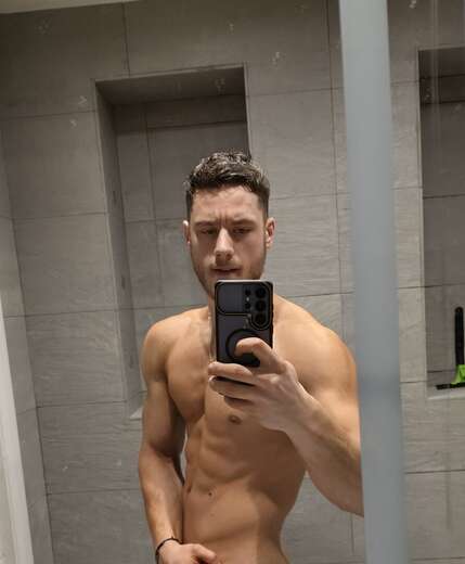 23 years old fitness model back in london - Alternate Photo