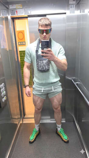 23 years old fitness model back in london - Alternate Photo
