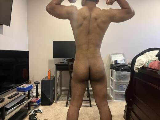 Amateur bodybuilder - Alternate Photo