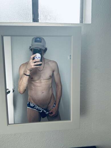 Masculine, discreet, open-minded, no drama - Alternate Photo