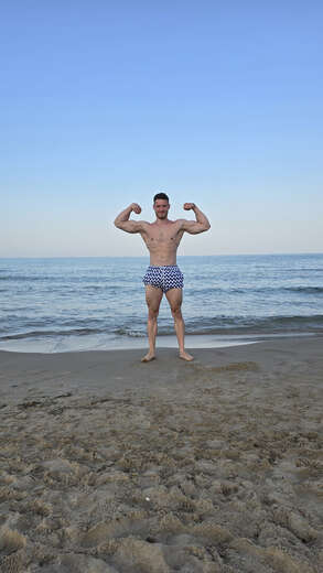 23 years old fitness model back in london - Alternate Photo