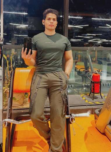 Genuine Model in Real Services. - Alternate Photo